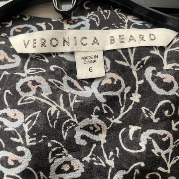 VERONICA BEARD Silk Print V Neck Blouse EUC - Picture 3 of 8
